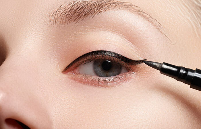 Mastering the Perfect Line: A Comprehensive Guide to Eyeliner Application Tips and Techniques
