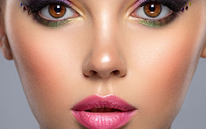 Mastering Glamour: 5 Essential Makeup Tips for Enhancing Big Eyes