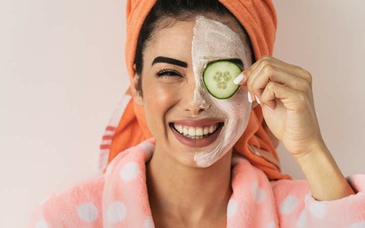 Orchestrating Radiance: A Comprehensive Guide on How to Perform a Fruit Facial at Home