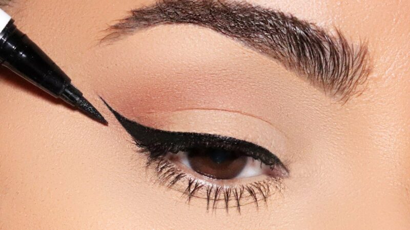 Mastering the Winged Eyeliner: Techniques, Tips, and Troubleshooting for the Perfect Cat Eye