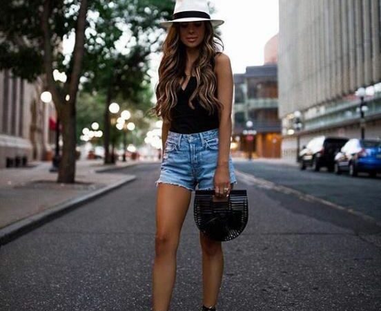 How to Accessorize Short Jeans for a Trendy Look