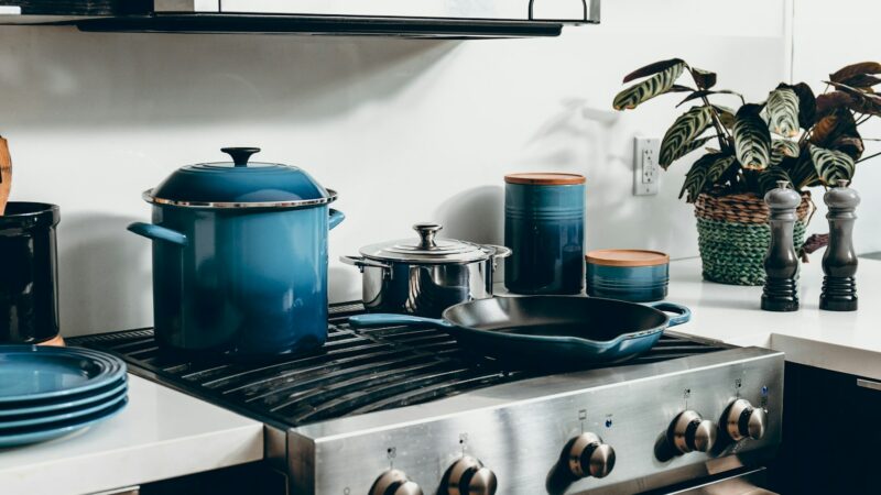 The Complete Handbook of Healthful Cookware