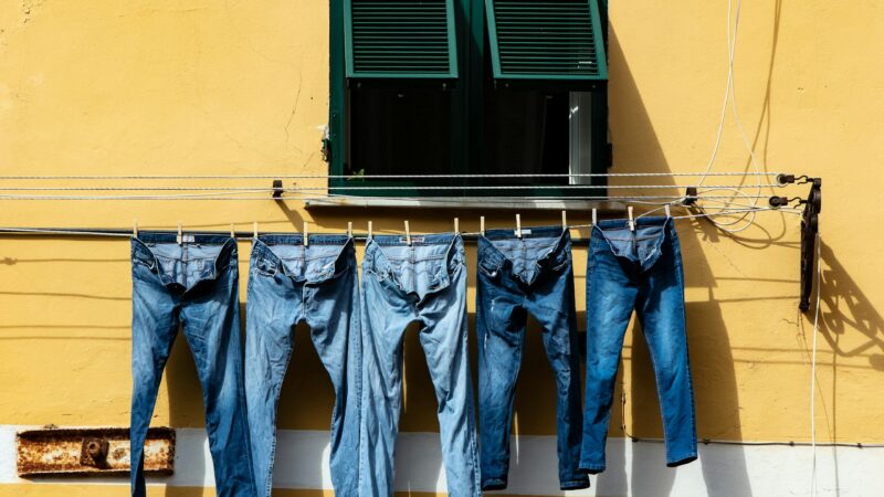 How to Properly Put on Wide-Leg, Turn-Up Denim Like a Professional